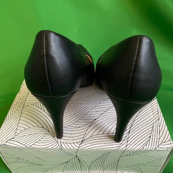 Ana Black Pump - Picture 3 of 5